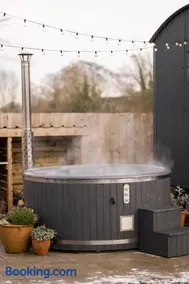 Barfield Shepherds Hut - Image 2