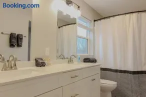 Cedar Falls Townhome - New Construction - 3 KINGS! - Image 1
