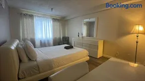 Beverly Hills Apart with En-Suite Bath c12 - Image 5