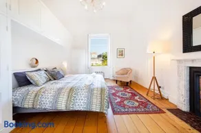 Luxury 2 bedroom Clifton flat with free parking - Image 2
