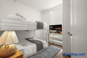 Walk to UT 3BR Sleeps 8 Parking 10 Min DT - Image 5
