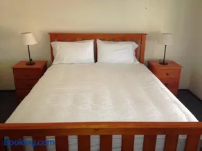 Crescent Bay Holiday Cottage & Studio - Image 4