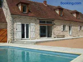 Gîte Rustique et Moderne avec Piscine et Animaux Acceptés - Image 1