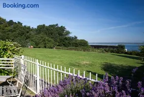 Fort Victoria Cottages - Sea View Cottage - Image 4