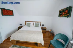 CHRISTE FOREST RETREAT Bed & Chocolate - Image 1