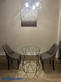 Unpack26 comfy 2BR near the Mall & Restaurants - Image 3