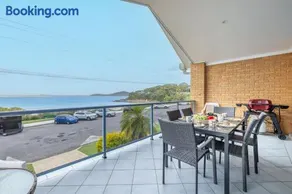Tah Villa 1, 68 Marine Dr - stunning views, linen and air con - Image 4