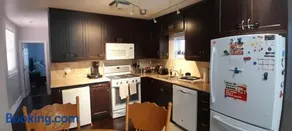 The Cozy Bungalow in North York Nest - Image 2