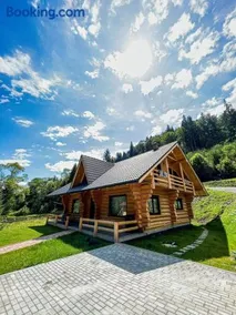 Wild tree house - Image 1