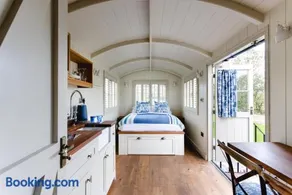 Shepherds Huts at The Cornish Arms - Image 5