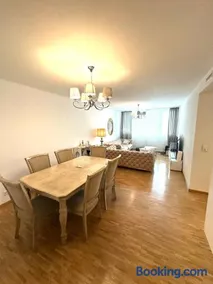Chic & Stylish Apartment Geneva - Image 2