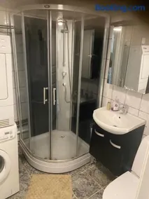 1 to 3 people in House - Image 3