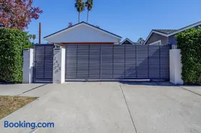 New 5 bed w/hot tub close to Universal sleeps 12 - Image 2