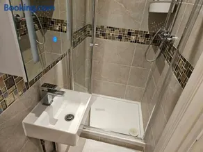 Studio for 2Guests-Parking-Garden-NearLondon-Ac - Image 4