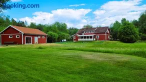 Family house near Tiveden National Park with fireplace, grand piano and 10,000 sqm property - Image 1
