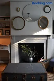 Timeless high street hideaway - Image 1