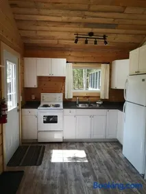 The Pines Cottage Resort - Image 5