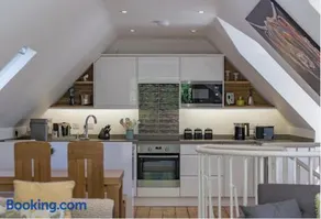 The Manor Coach House - Image 3