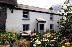 Crotchet Cottage near sandy beach at Porthbeor - Image 2
