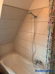 Gästezimmer in Einfamilienhaus mit großem Garten - Image 2