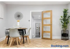Conveniently Situated - Luxuriously Furnished! - Image 4