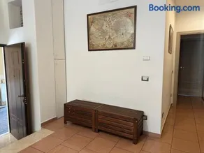 Alex's - Image 1
