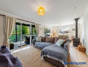 Relaxed Beach House Near Broulee Beach - Image 1
