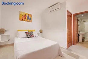 Fresh penthouse apartment with great sea views - Image 4