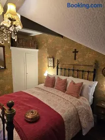Quirky Victorian themed home - Image 3