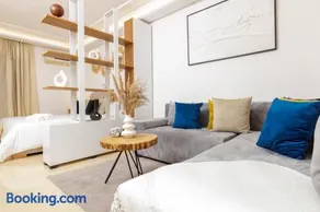 Luxury 1BR with Charming Balcony - Romantic Getaway - Image 1