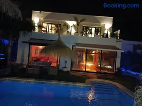 Villa lujosa con spa, piscina y sala de juegos PRIVADOS - Image 1