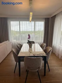 Luxury Oasis in the Heart of the City - Image 4