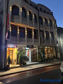 Hotel Oppium Restaurant & Garden - Image 3