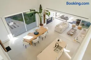 Modern Sea View Villa, Heated Pool,Rooftop Jacuzzi Outdoor Kitchen 12min faro Airport - Image 1