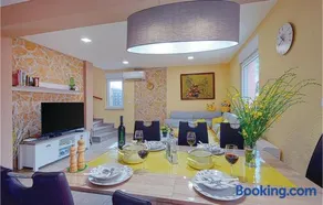 Three-Bedroom Holiday Home In Betiga - Image 1