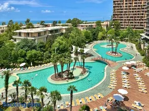 Luxury Dreamland Oasis Apartment 14 - Image 1