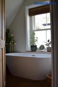 Chapel Cottage- Coastal Somerset Retreat - Image 3