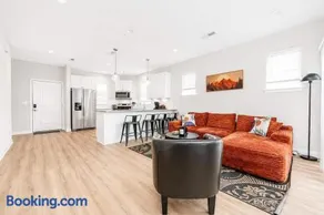 IRIE Living-Haven 2BR Home with Pool Gym Access - Image 3