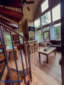 Treehouse 1 Mockingbird Lodge - Image 4