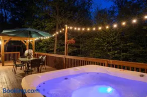 Serenity Falls - Stylish 4Bdr Mountain Retreat, Hot Tub, Pool - Image 3