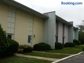 Marina Townhouse at Oak Glenn - Image 1