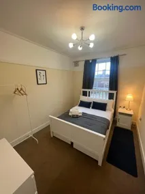 Stunning Wembley Stadium Flat - Image 2
