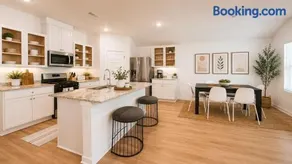 The Laredo - A Modern 4 BR house near Bentonville - Image 1