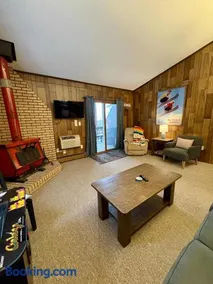 Retro Ski-In Ski-Out Villa at Powderhorn Mountain - Image 2