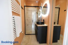 Beautiful vacation rental with private pool in the heart of the city of Avignon, sleeps 8. - Image 3