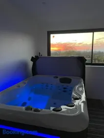 Gite CARAMELLE Piscine intérieure privée chauffee toute l annee et spa St Martin - Image 1