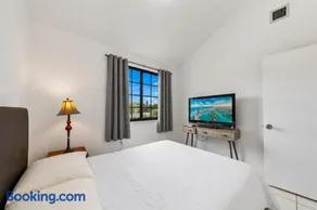 3BR • Step-Free Entry • 2 Free Parking Spots - Image 1