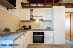 New with private parking, 5 min to the lake, WiFi - Image 1
