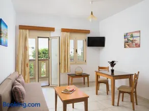 Fotis Studios Apartments - Image 4