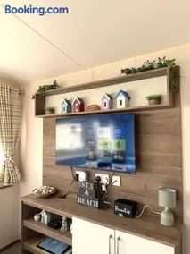 Cornish Coastal Retreat - Dog Friendly Caravan - Hedley Wood Holiday Park - Image 4